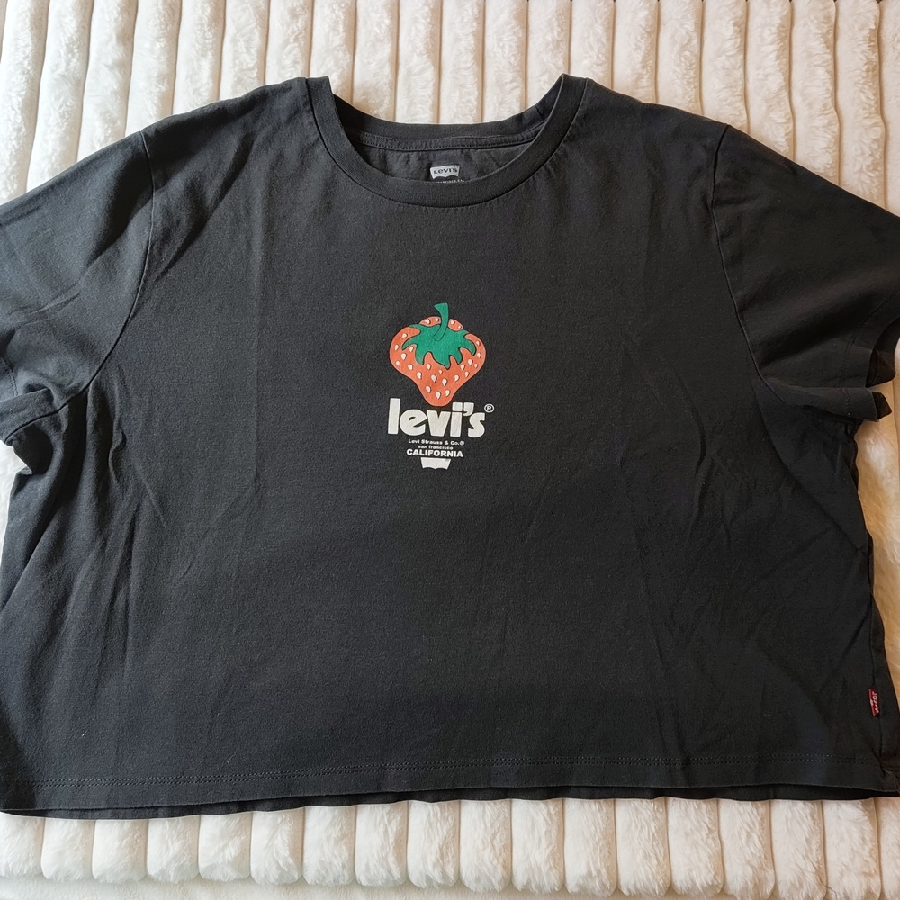 Levi's Strawberry Cropped T-shirt